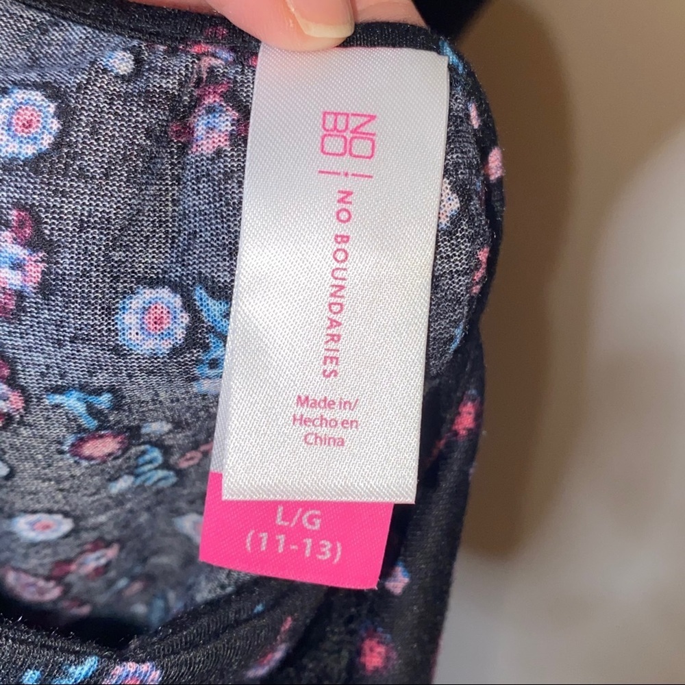 No Boundaries Border Print Ruffle Top NWT - Picture 8 of 10